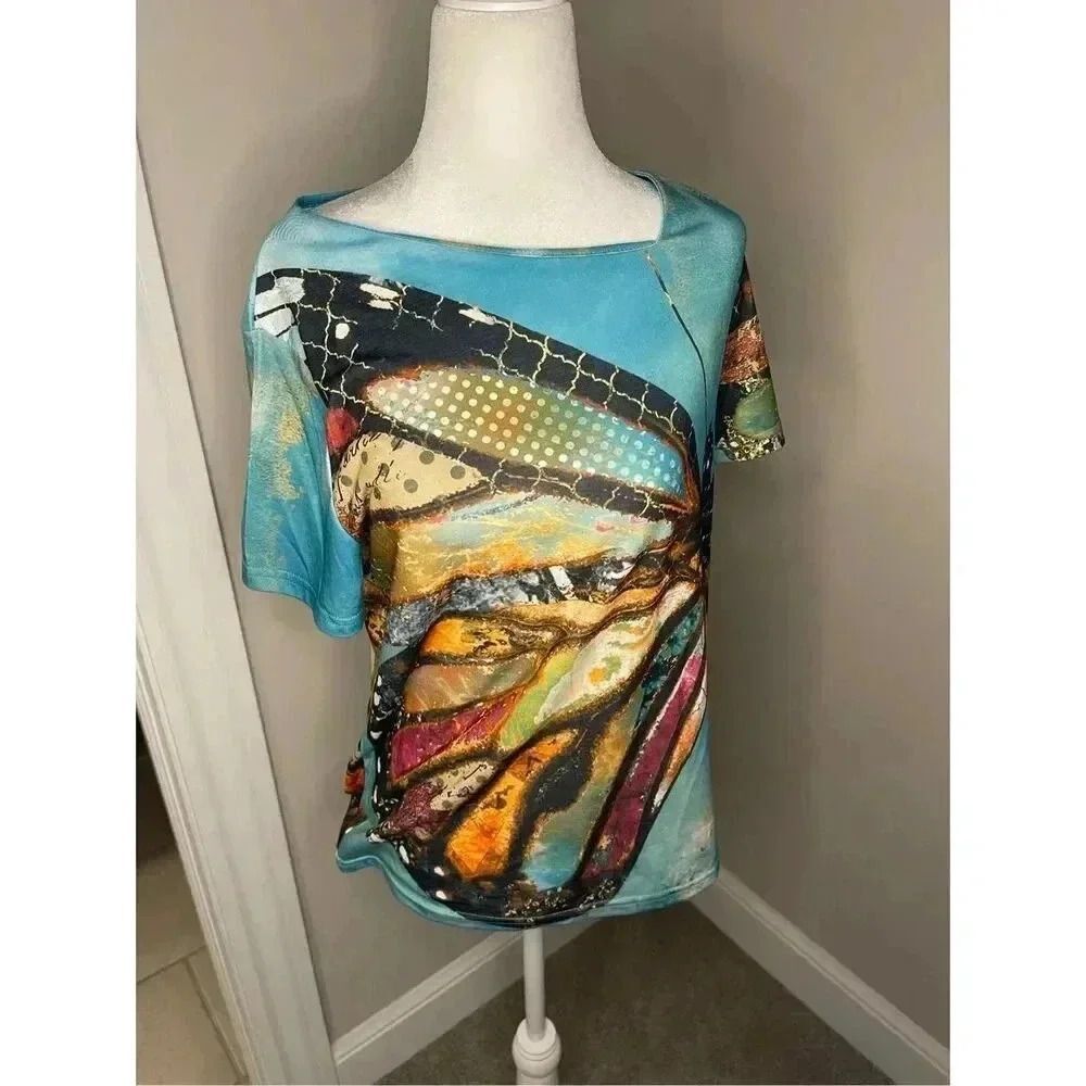 NWT Botique Women's L Multicolor Butterfly Print Asymmetrical T-Shirt‎